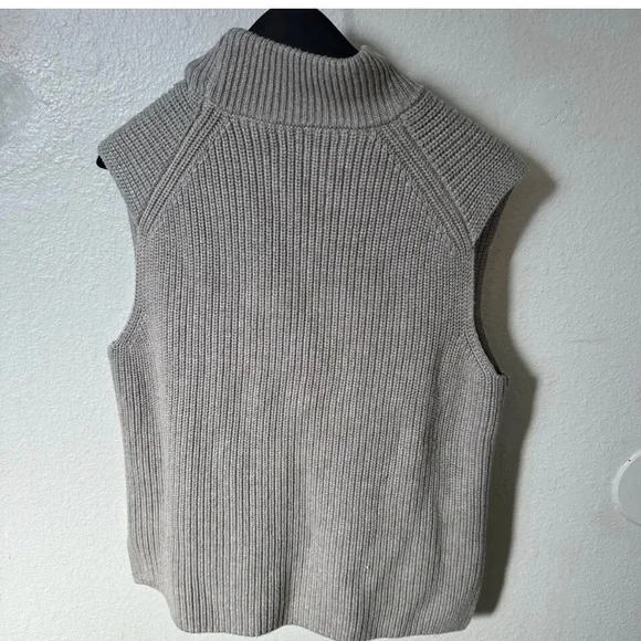 Abercrombie & Fitch Gray Ribbed Sleeveless Turtleneck Size M - Picture 3 of 9